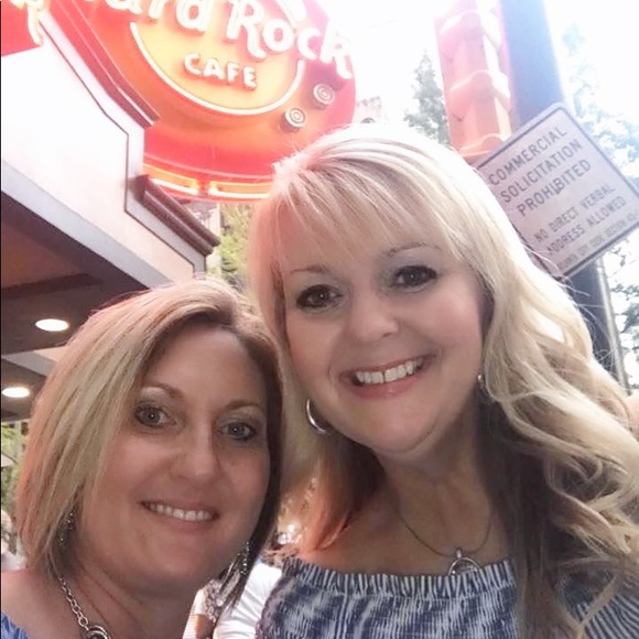 Meet your Posher, Cindy - Picture 2 of 8